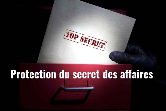 Mains échangeant un document top secret